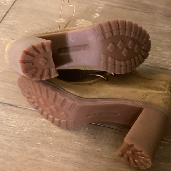 Boots - Picture 5 of 9